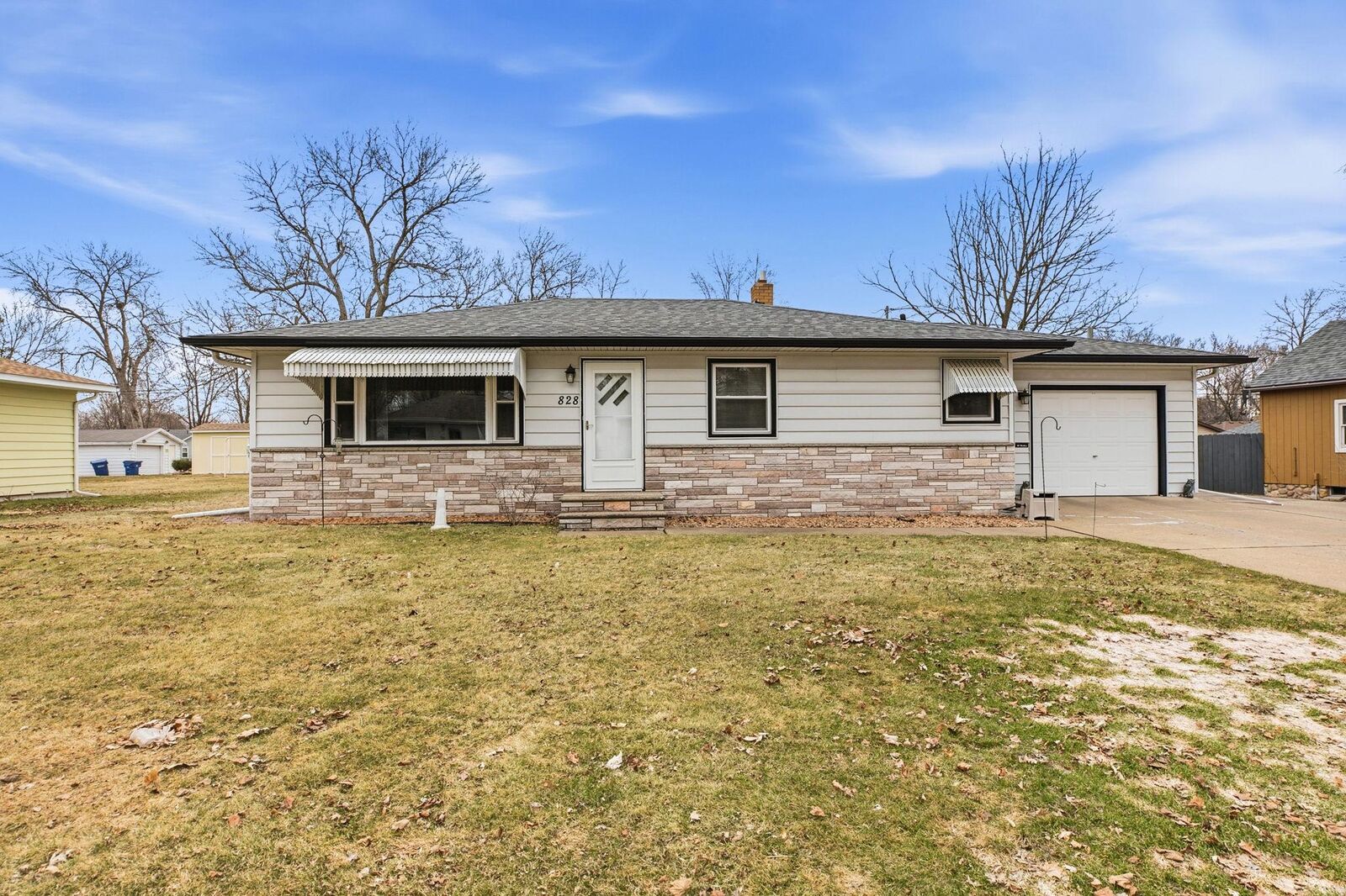 Property Photo:  828 28th Avenue N  MN 56303 