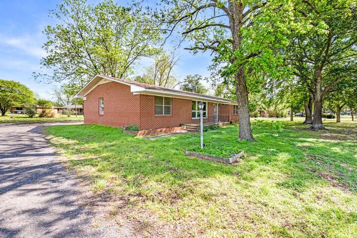 Property Photo:  801 N Winnsboro Street  TX 75783 