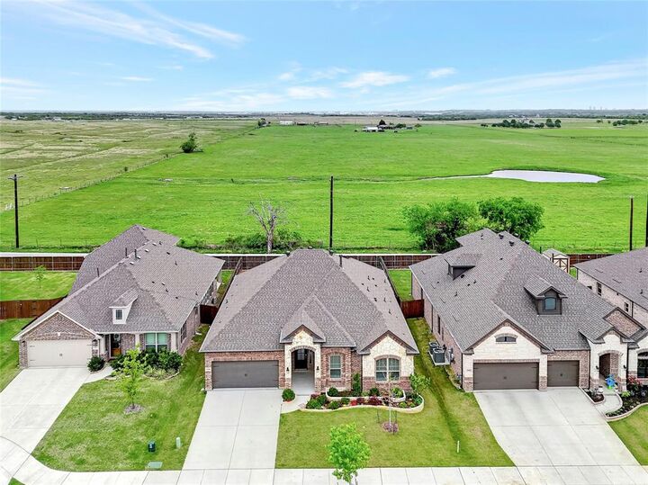 Property Photo:  5408 Millenium Court  TX 76226 