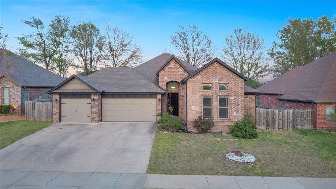 Property Photo:  709 SE Eaton Street  AR 72712 