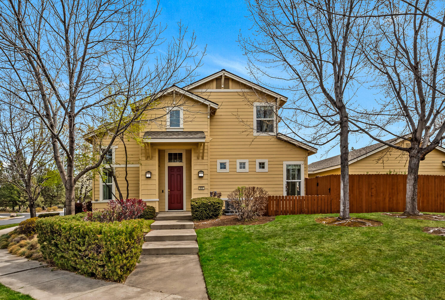 Property Photo:  630 SW Hill Street  OR 97702 