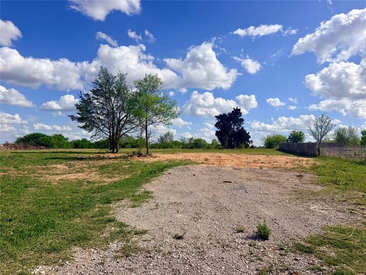 Property Photo:  517 County Road 1390  OK 73018 