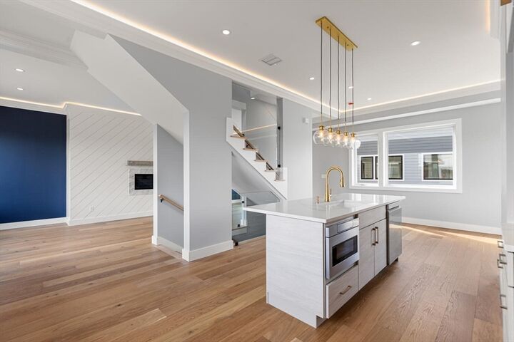 Property Photo:  308 Newton Street 1A  MA 02453 