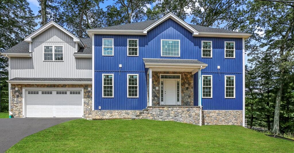 Property Photo: 4 Barrows Rd MA 01609