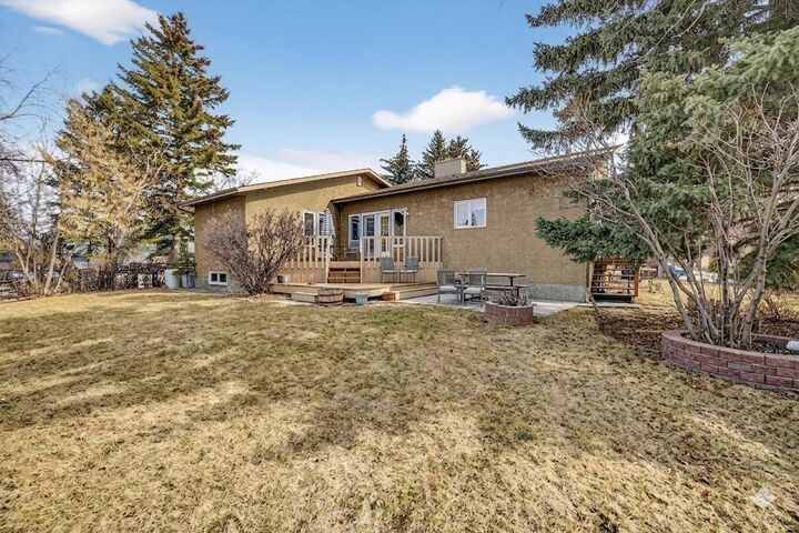 Photo de la propriété:  5350 57 Avenue  AB T4H 1J4 