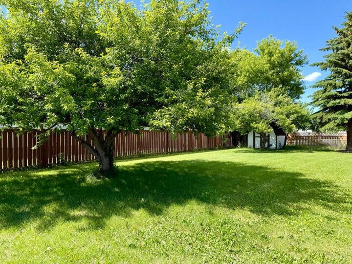Property Photo:  1958 5 Avenue  AB T9W 1H9 