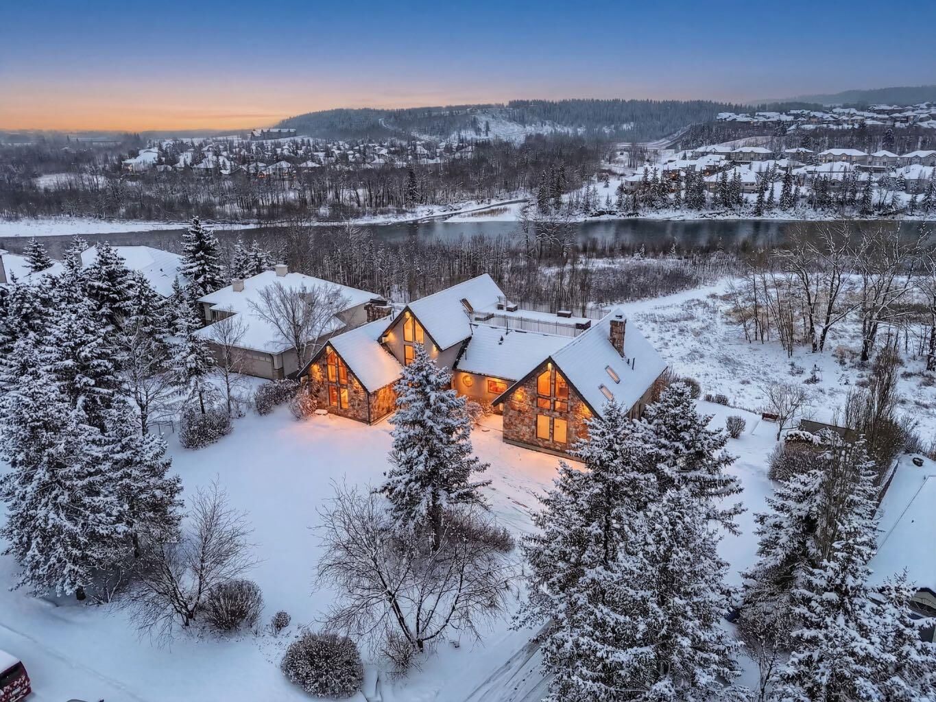 Property Photo:  102 West Terrace Crescent  AB T4C 1R9 