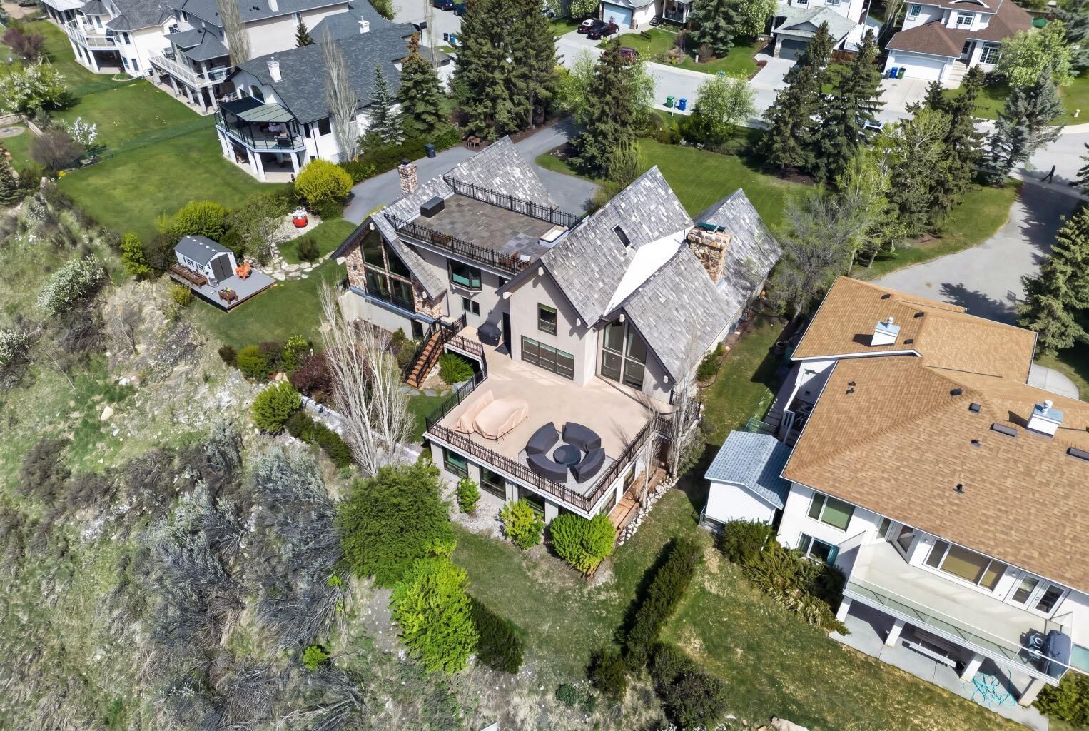 Property Photo:  102 West Terrace Crescent  AB T4C 1R9 