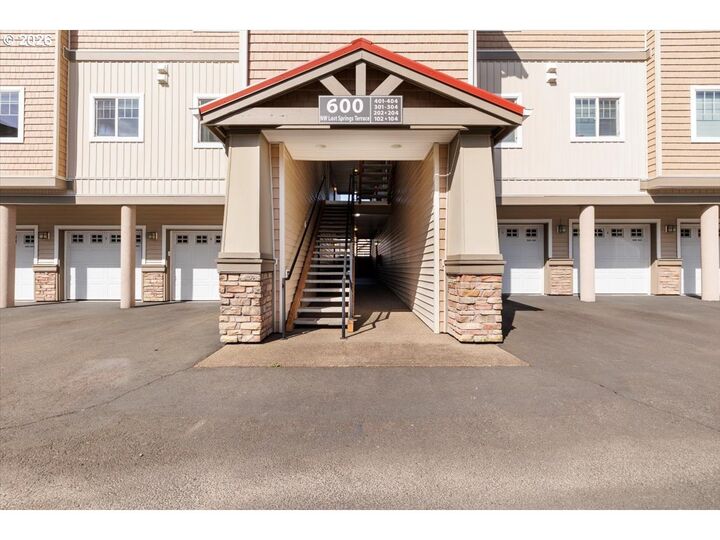 Property Photo: 600 NW Lost Springs Ter 301 OR 97229