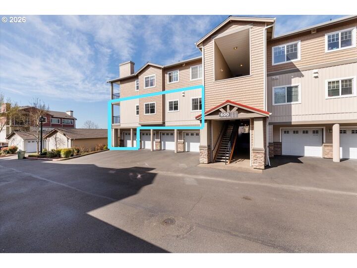Property Photo: 600 NW Lost Springs Ter 301 OR 97229