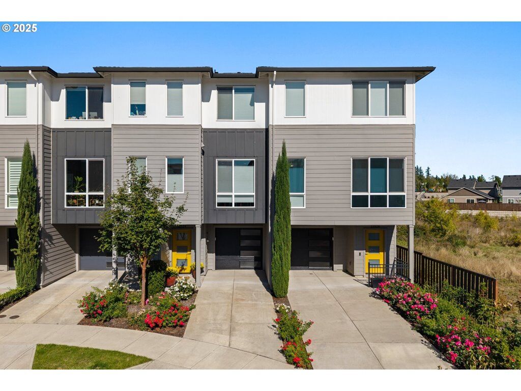 Property Photo:  12524 SW 171st Ter  OR 97007 