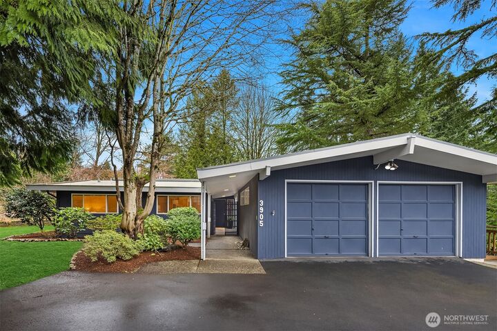 Property Photo:  3905  96th Avenue SE  WA 98040 