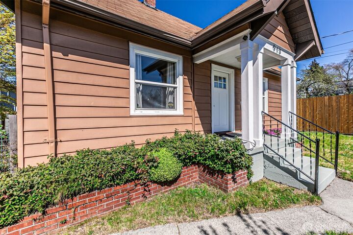 Property Photo:  913 E McKinley Road  WA 98404 