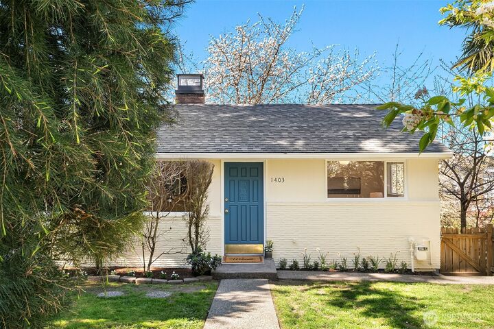 Property Photo:  1403 W Dravus Street  WA 98119 