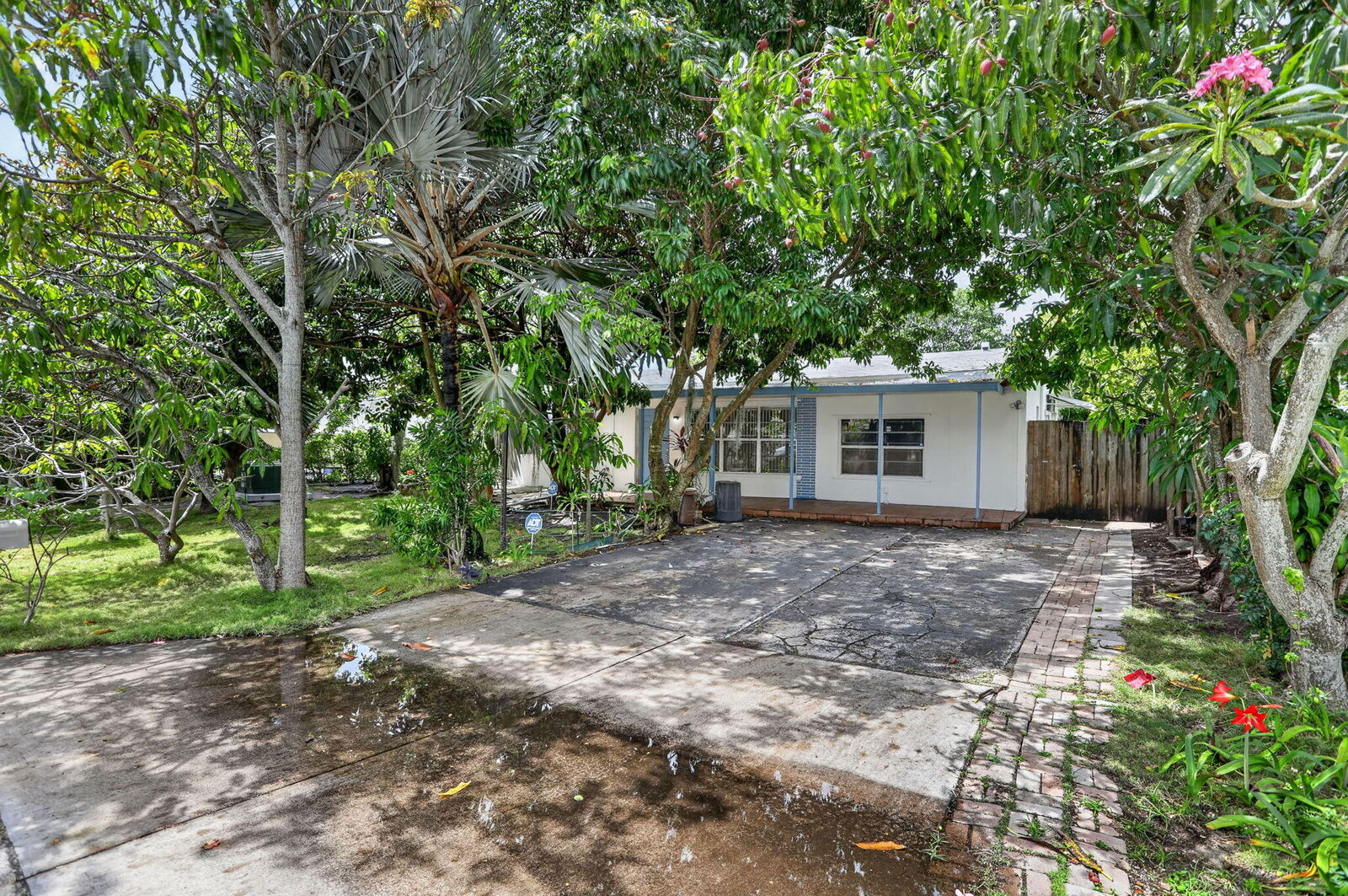 Property Photo:  2411 NE 10th Terrace  FL 33064 