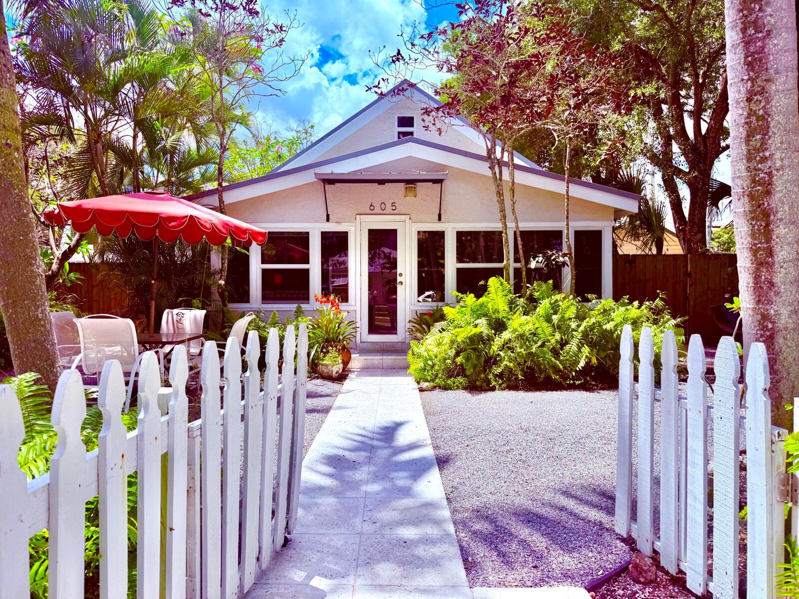 Property Photo:  605 SW 6th Avenue  FL 33315 