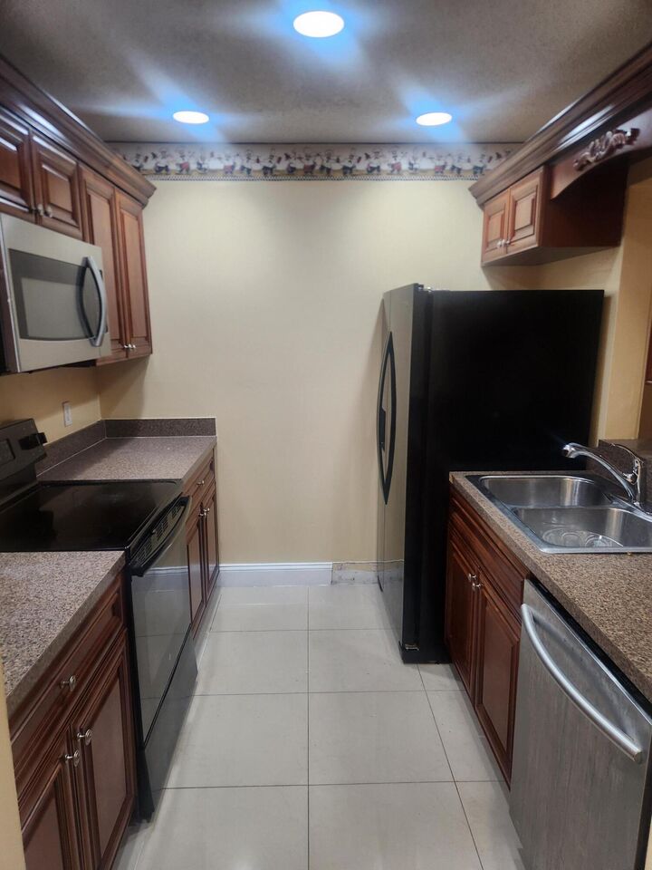 Property Photo:  5231 S Pine Abbey Dr Drive S  FL 33415 