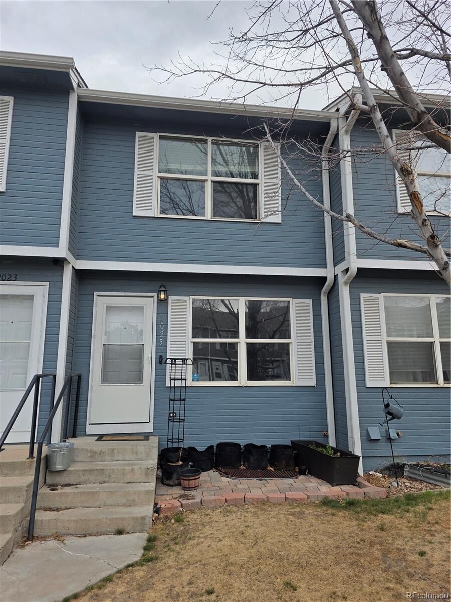 Property Photo:  2025 Oakcrest Circle 2H  CO 80104 