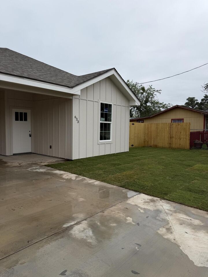 Property Photo:  633 W Ave Z  TX 76903 