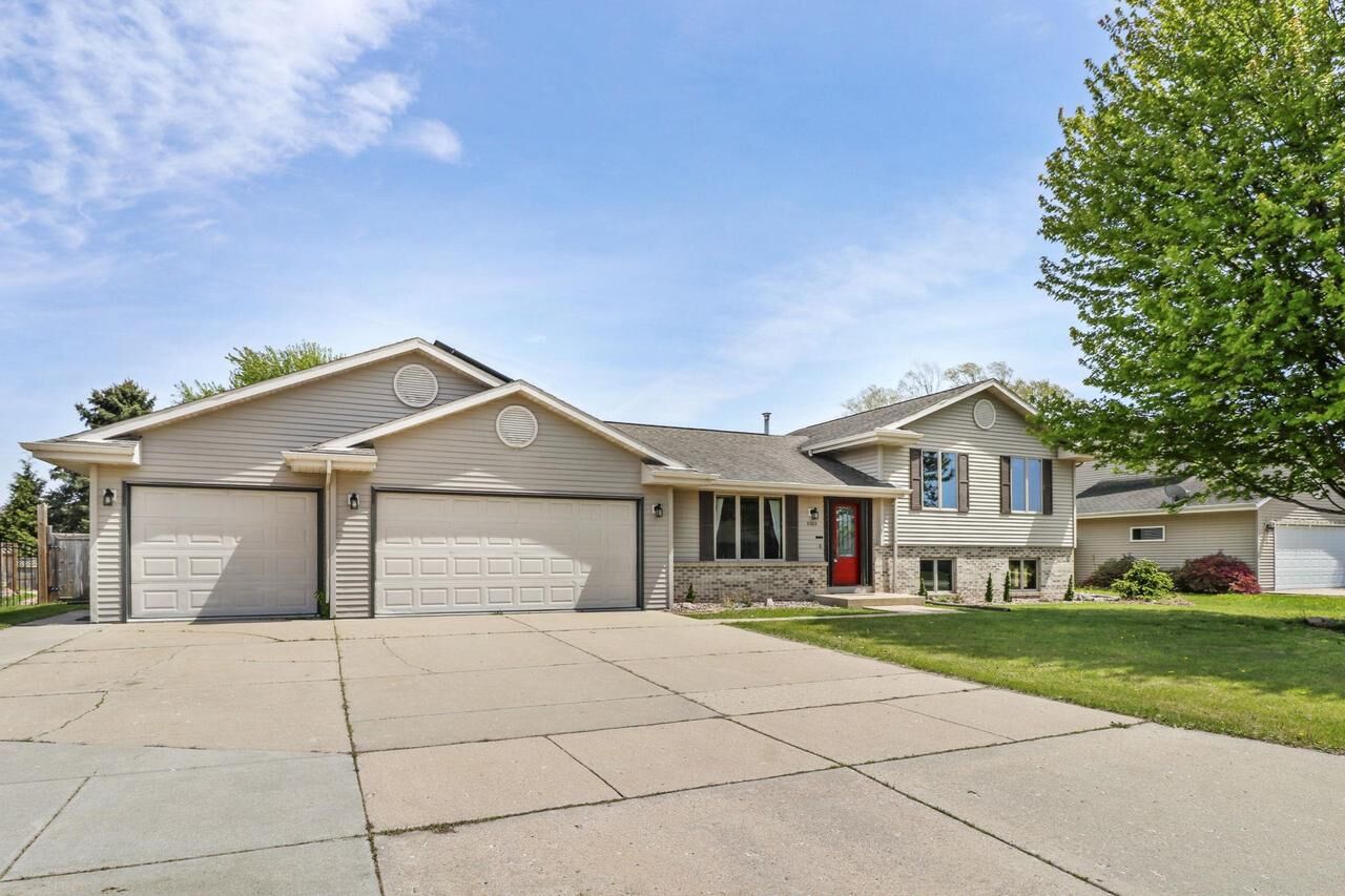 Property Photo:  3303 Tennyson Drive  WI 53548 