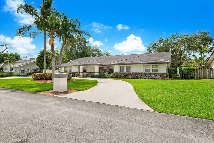 Property Photo:  10422 SW 121st St  FL 33176 