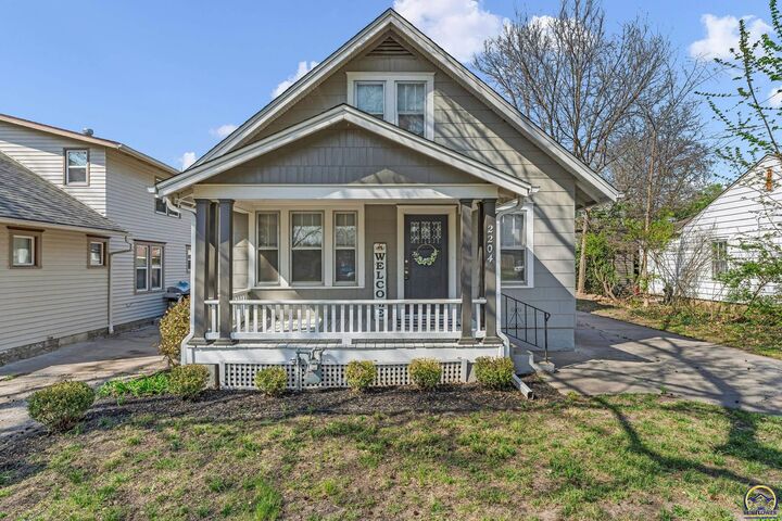 Property Photo:  2204 SW Kenilworth Ct  KS 66606 