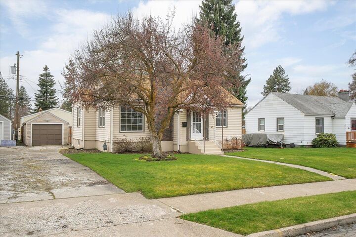 Property Photo:  2615 W Walton Ave  WA 99205 