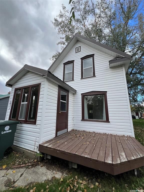 Property Photo: 311 1st Street W SK S0K 4W0