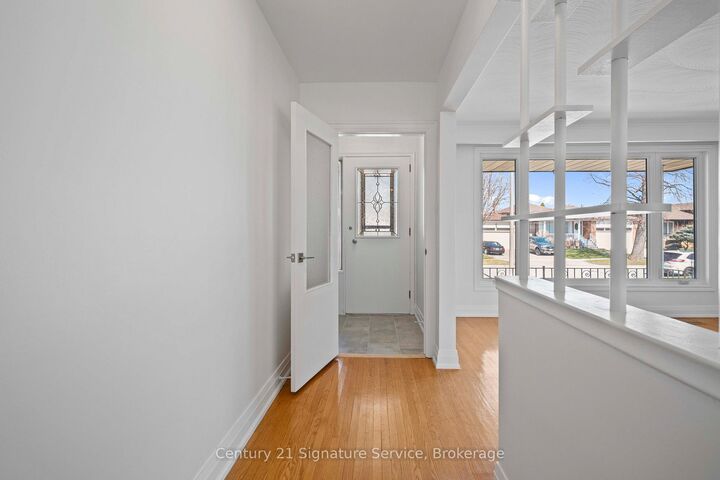 Property Photo:  2362 Denise Road  ON L4X 1J4 