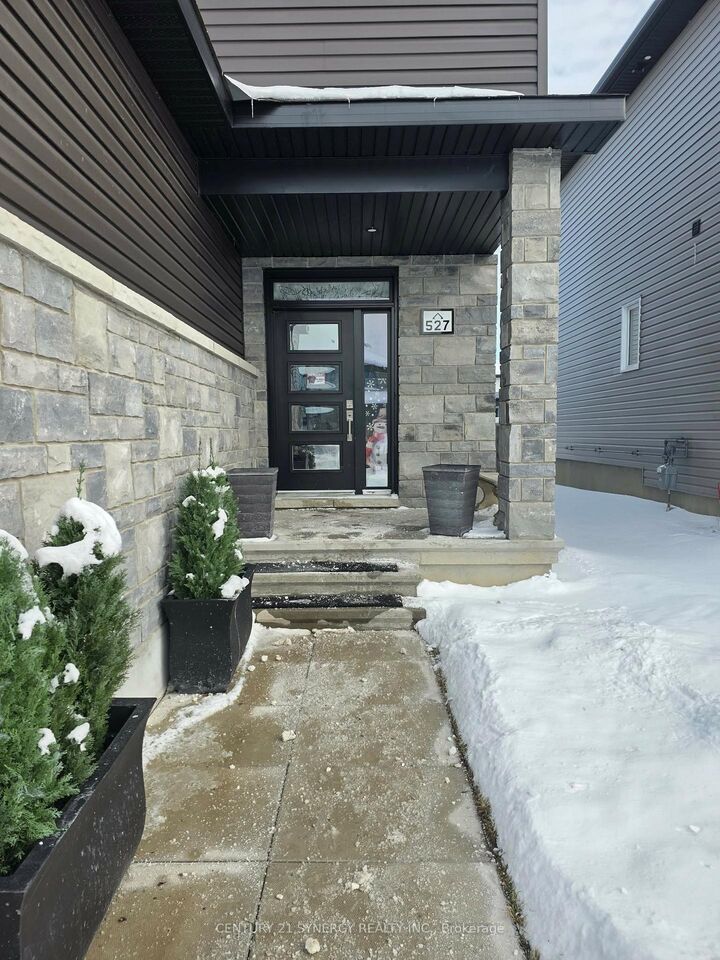Property Photo:  527 Chambord Street  ON K0A 3K0 