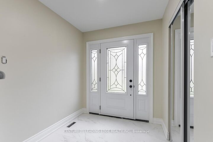 Property Photo:  16 Medaca Street Main Fl &Amp 2nd Fl  ON M2J 3A7 