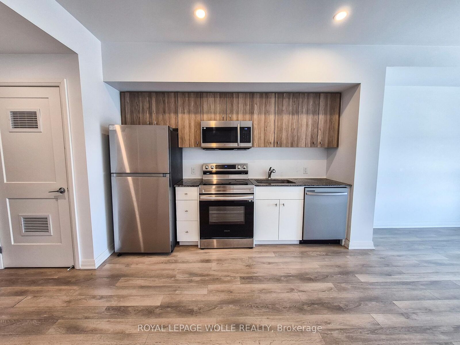 Property Photo: 101 Golden Eagle Road 511 ON N2V 1C3