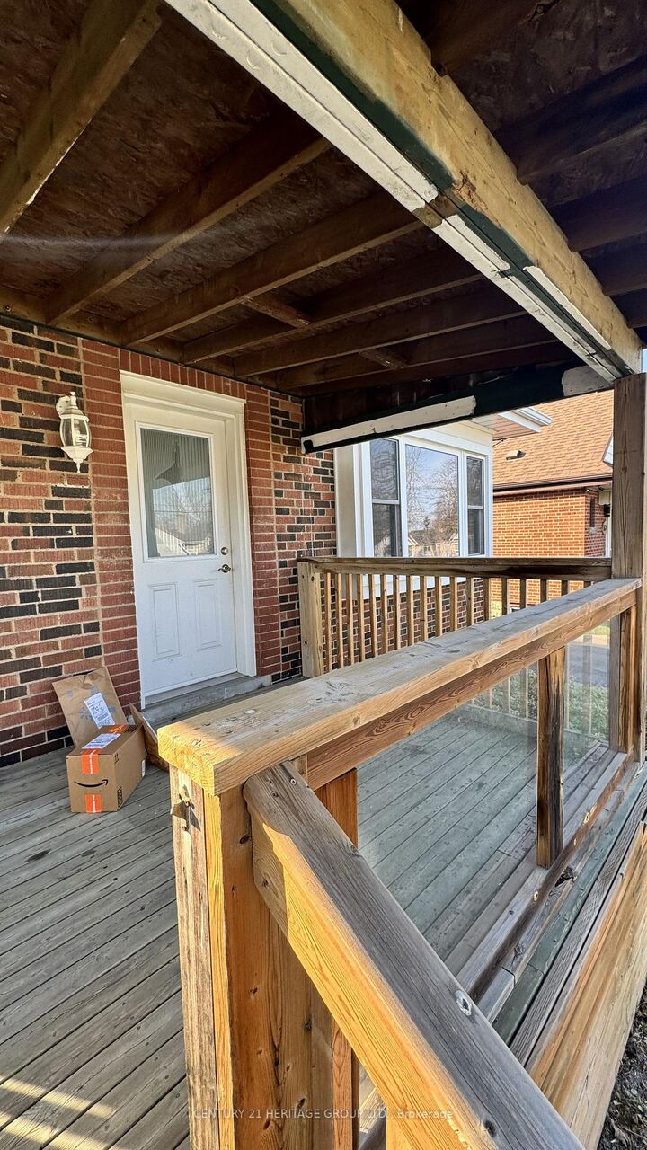 Property Photo: 166 Erindale Avenue Main ON L8K 4R4