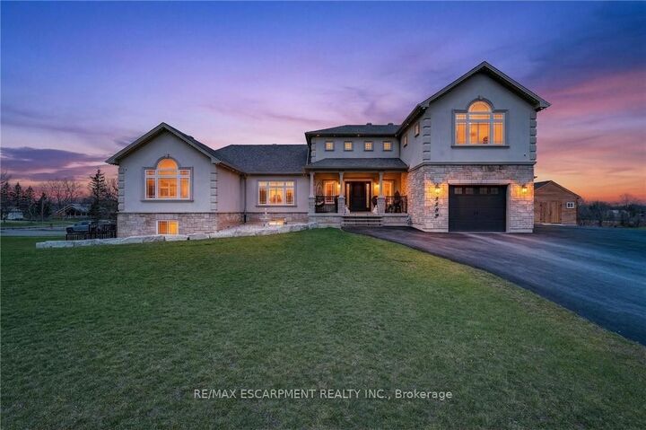 5499 Attema Crescent — photo 1