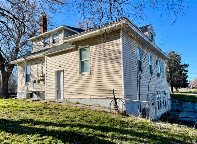 Property Photo:  68 E 300 S  UT 84337 