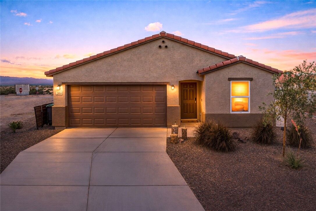 Property Photo: 2004 E Desert Palms Court AZ 86426