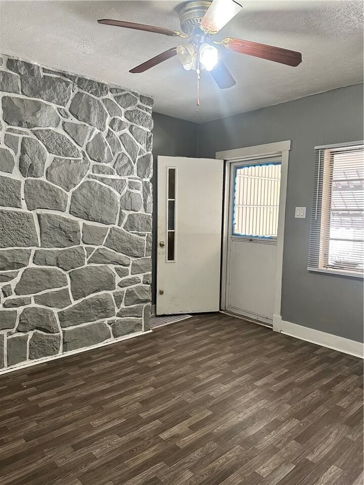 Property Photo:  214 Fleet St  PA 15104 