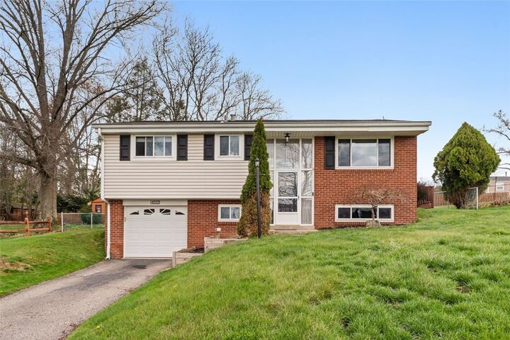 Property Photo: 4052 Crestwood Dr PA 15044