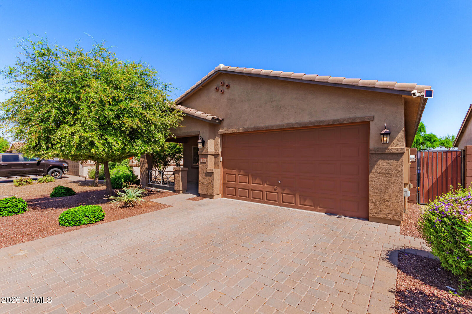 Property Photo:  476 W Honey Locust Avenue  AZ 85140 