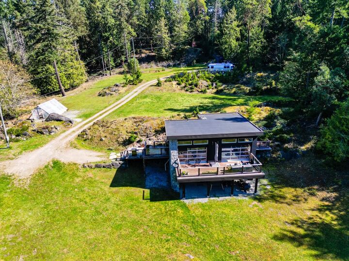 Property Photo: 5582 Hooson Road BC V0N 2M1