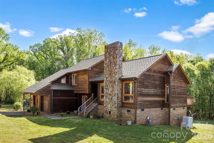 Property Photo:  831 College Avenue  NC 28152 