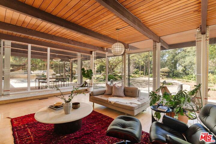 Property Photo: 3493 Valley Meadow Rd CA 91403