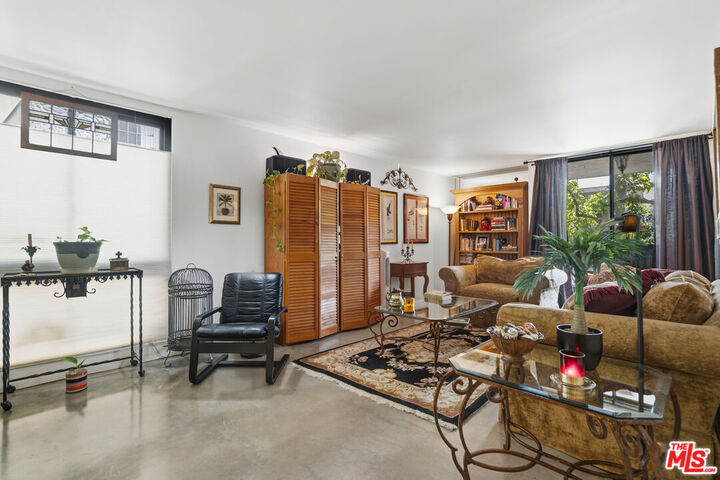 Property Photo:  906 N Doheny Dr  CA 90069 