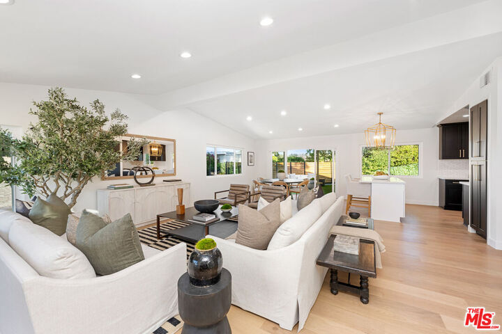 Property Photo:  3852 Sherview Dr  CA 91403 