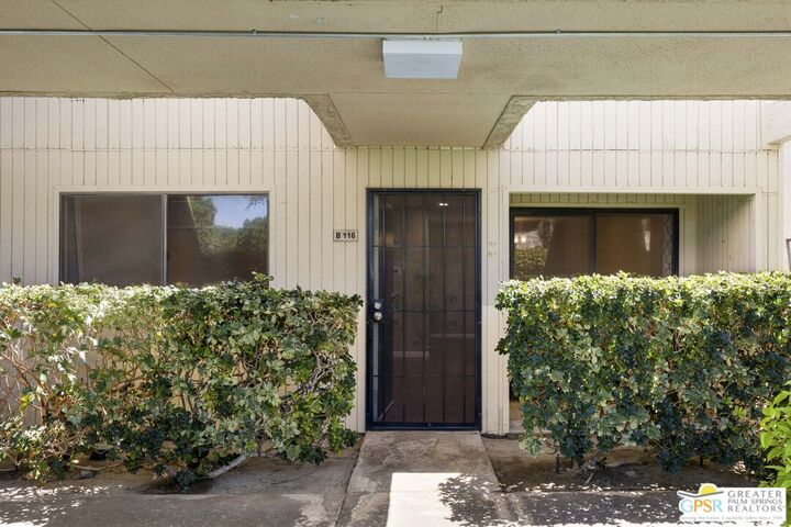 Property Photo: 2820 N Arcadia Ct CA 92262