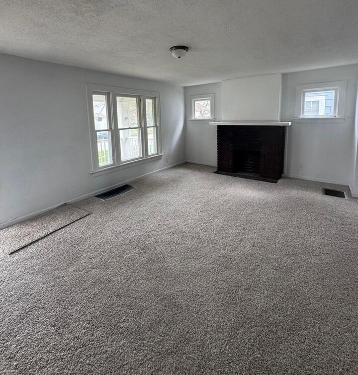 Property Photo:  1145 E Church Street  OH 43302 