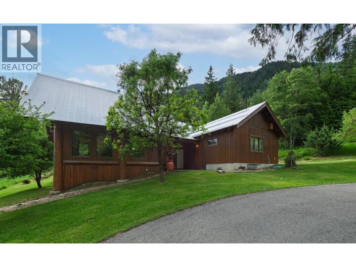 Photo de la propriété:  16749 Crawford Creek Road  BC V0B 1E0 