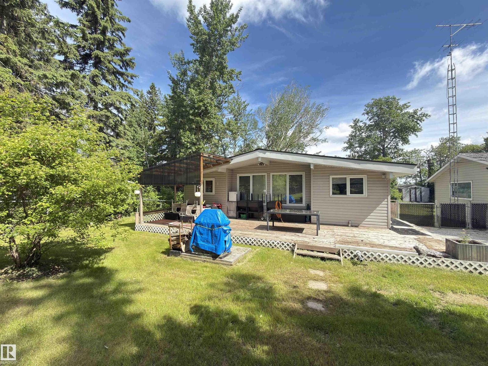 Property Photo: 45432C Twp Rd 593A AB T9N 2J6