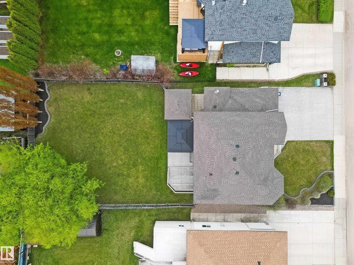 Property Photo: 807 Beach Avenue AB T9M 1K8