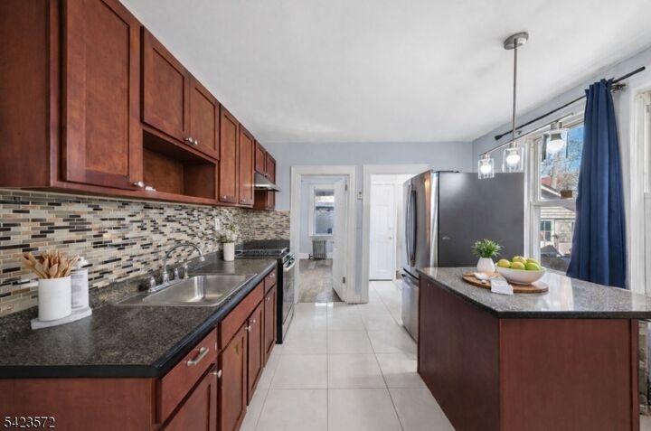 Property Photo:  569 Chestnut St  NJ 07050 